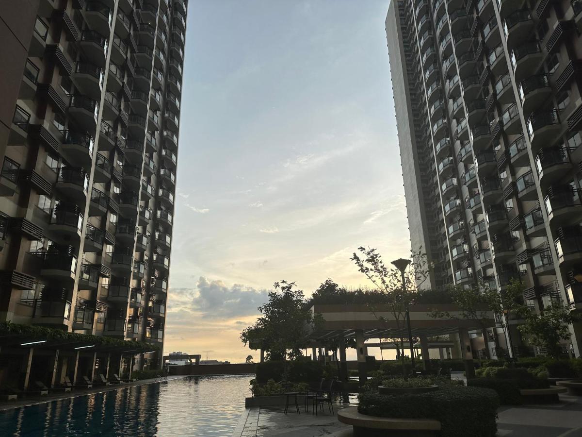 The Radiance Manila Bay Apartment Exterior photo