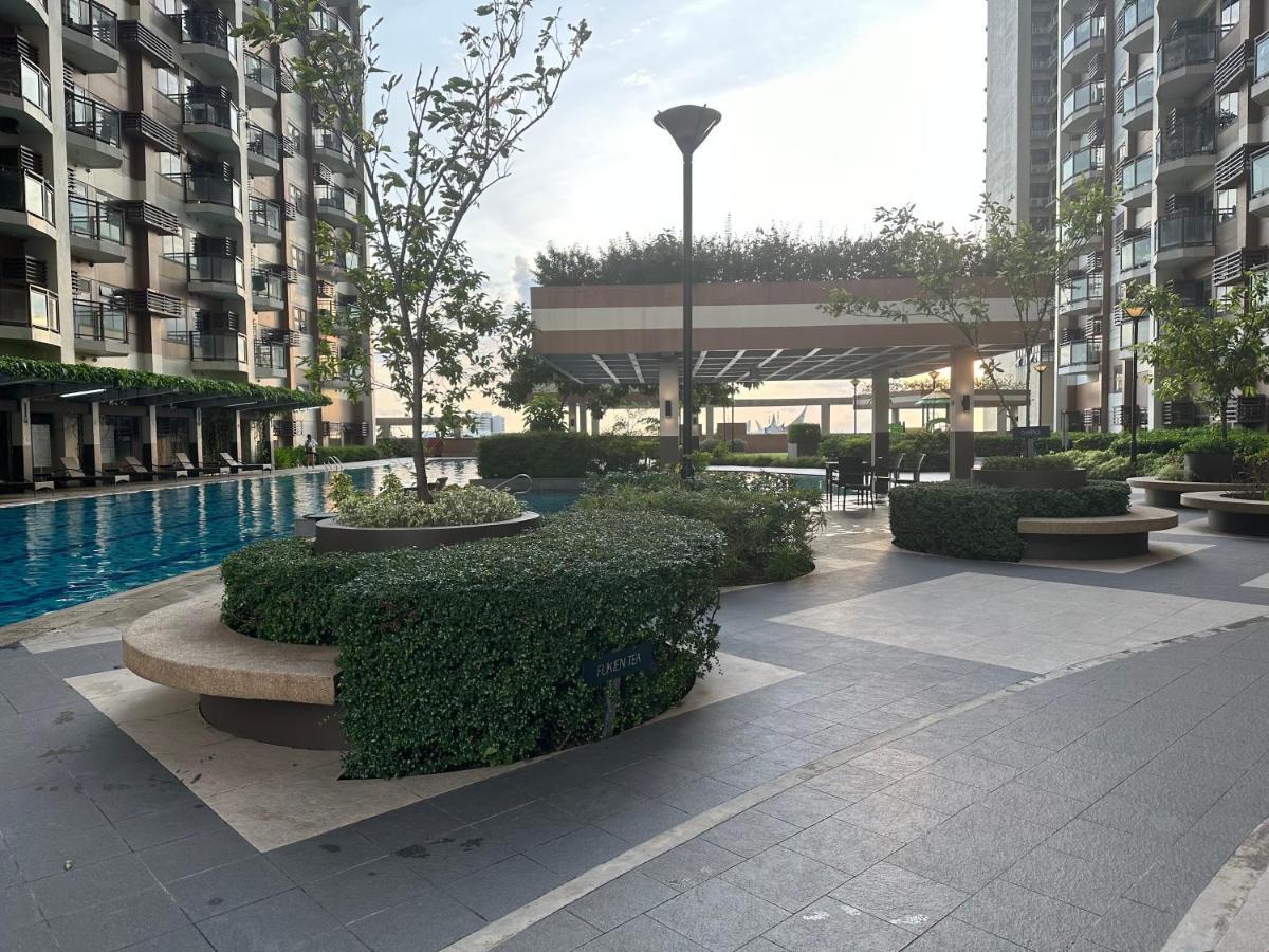 The Radiance Manila Bay Apartment Exterior photo