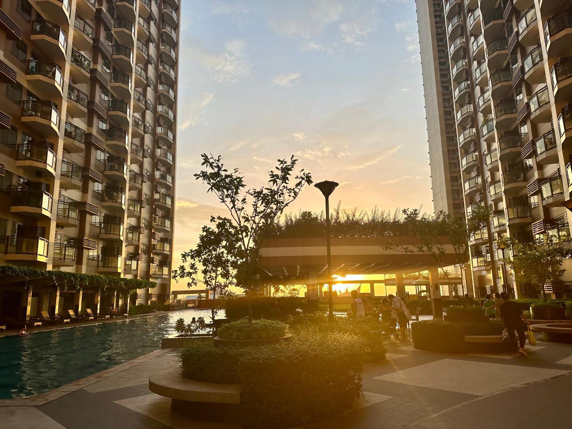 The Radiance Manila Bay Apartment Exterior photo