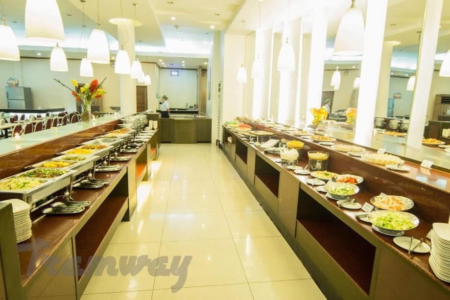 The Radiance Manila Bay Apartment Exterior photo