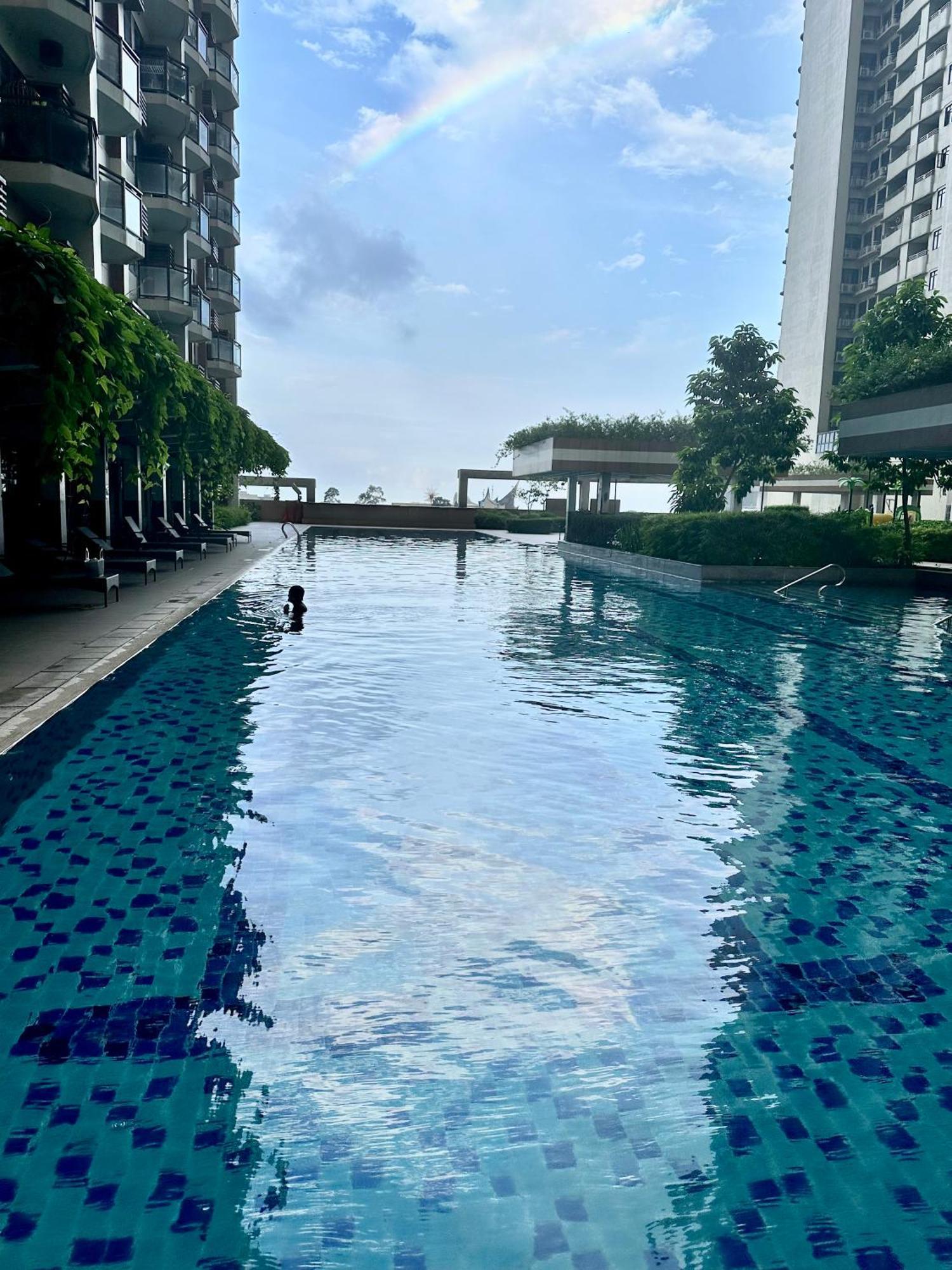 The Radiance Manila Bay Apartment Exterior photo